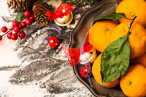 포토 JPG 해외이미지 크리스마스 겨울 회색배경 귤 실내 사람없음 방울 대리석 솔방울 해외포토 계절 기념일 백그라운드 과일 재료 내부 장식 회색 파일형식 이미지허브