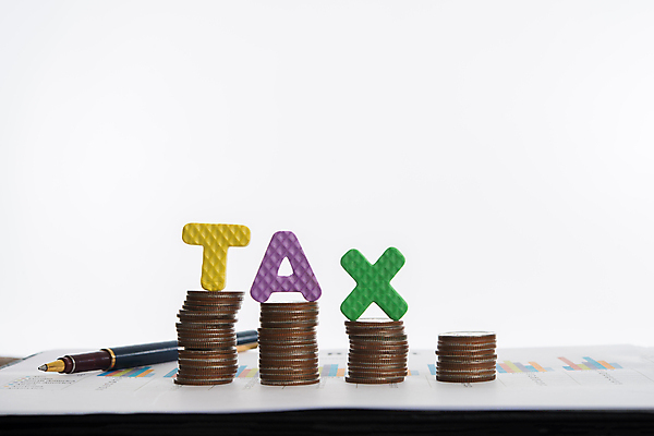 포토 JPG 해외이미지 모양 백그라운드 컨셉 돈 비즈니스 텍스트 사람없음 목재 금융 경제 단어 쌓기 동전 성장 흰색 시간 심볼 큐브 회계 고립 세금 과세 해외포토 나무 문자 컬러 재료 모션 재산 파일형식 이미지허브