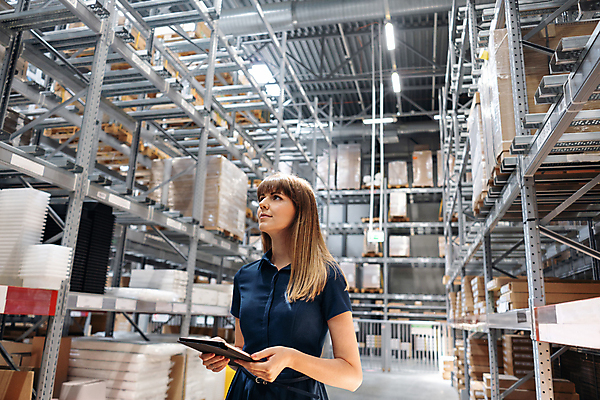 포토 JPG 해외이미지 직업 1 라이프스타일 응시 여자 가구 노동자 선반 한명 서기 사람 내부 장식 상자 알약 상점 잡기 작업 비즈니스맨 계산 주식 큼 종업원 창고 확인 수납 온라인 계좌 서류판 해외포토 시선 남자 생활용품 비즈니스 모션 생활 금융 약 사무용품 직장인 크기 파일형식 이미지허브