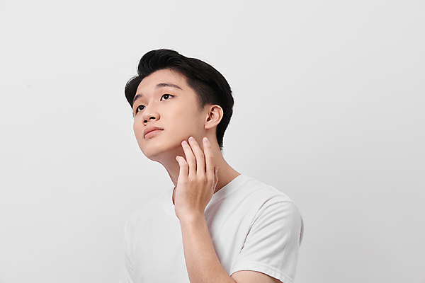 포토 JPG 해외이미지 응시 남자 실내 무표정 한명 동양인 상반신 성인 옆모습 뷰티 올려보기 흰배경 자기관리 성인남자한명만 해외포토 1 시선 감정 뷰포인트 백그라운드 모션 표정 사람 인종 내부 흰색 남자한명만 성인남자만 파일형식 이미지허브