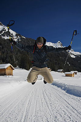 포토 JPG 해외이미지 백인 1 라이프스타일 남자 스포츠 여행 겨울 배낭 자국 자연 산 한명 사람 야외 여행객 걷기 계곡 점프 외침 산책 등산 트래킹 하이킹 세계문화유산 자유 바둑 비명 하이커 눈내림 해외포토 서양인 계절 컨셉 가방 모션 놀이 레저 휴식 눈_날씨 생활 소리 문화재 생태계 파일형식 이미지허브