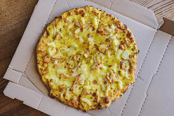 포토 JPG 해외이미지 전통 조각 백그라운드 토마토 채소 탁자 치즈 피자 건강 육류 요리 사람없음 목재 빨간색 식당 식사 저녁식사 치킨 이탈리아 껍질 흰색 신선 뜨거움 4 소시지 맛 정상 굽기 먹기 속도 올리브 햄 반죽 후추 카레 토마토소스 점심식사 모짜렐라치즈 살라미 피자집 핸드메이드 맛있는 해외포토 나무 열매 유럽 음식 컬러 가구 컨셉 식재료 재료 모션 유제품 패스트푸드 서양음식 숫자 상점 소스_음식 가공식품 구이 향신료 닭고기요리 파일형식 이미지허브