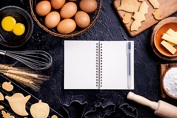 포토 JPG 해외이미지 행복 백그라운드 검은배경 프레임 사람없음 책 펜 쿠키 계란 공책 할로윈 쿠키틀 목업 국경 해외포토 감정 문구용품 디저트 필기구 알 검은색 제빵도구 파일형식 이미지허브