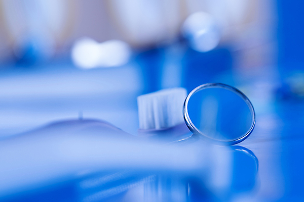 포토 JPG 해외이미지 사람없음 파란색 칫솔 치과용품 구강거울 해외포토 컬러 위생용품 의료용품 파일형식 이미지허브