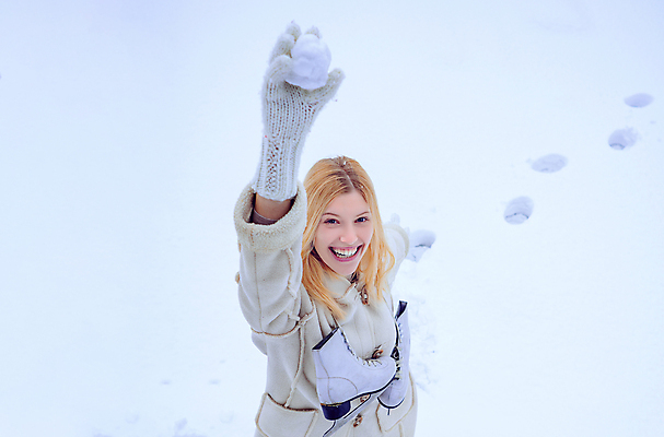 포토 JPG 해외이미지 백인 옷 계절 공원 행복 감정 얼굴 장갑 백그라운드 크리스마스 겨울 장난 놀이 휴가 새해 따뜻함 건강 한명 야외 유행 냉동 목도리 놀람 재킷 추위 게임 스웨터 니트 쉬는시간 눈덩이 고립 눈내림 손모아장갑 해외포토 서양인 1 잡화 공공시설 기념일 상의 휴식 눈_날씨 표정 사람 신체부위 외투 파일형식 이미지허브