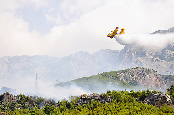 포토 JPG 해외이미지 주간 산 사람없음 야외 헬리콥터 소방헬리콥터 화재진압 해외포토 자연요소 비행기 화재 진압 파일형식 이미지허브