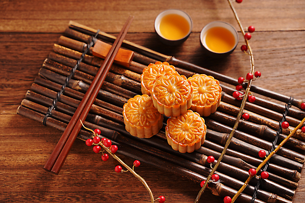 포토 JPG 해외이미지 열매 디저트 실내 사람없음 찻잔 나무젓가락 나무받침 월병 나무배경 해외포토 식물 음식 백그라운드 젓가락 잔 내부 목재 과자 받침대 중국전통 파일형식 이미지허브