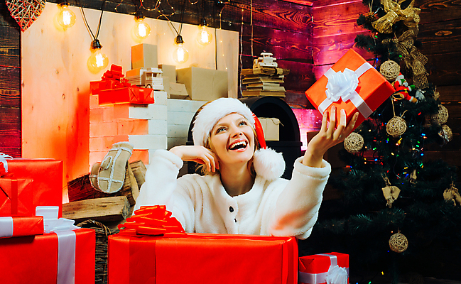 포토 JPG 해외이미지 모자 행복 감정 얼굴 크리스마스 겨울 산타모자 새해 주택 선물 한명 미소 웃음 사람 이벤트 빨간색 산타클로스 희망 놀람 기쁨 낭만 축하 표현 아내 만족 소원 강렬 크리스마스이브 해외포토 모자_잡화 1 잡화 계절 기념일 컬러 컨셉 표정 건물 신체부위 파일형식 이미지허브