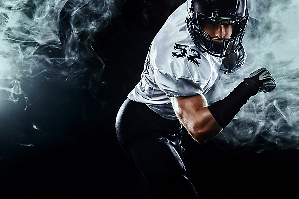 포토 JPG 해외이미지 직업 1 손 남자 스포츠 포즈 백그라운드 컨셉 공 놀이 전등 축구선수 건강 한명 사람 머리 우주 검은색 미식축구 축구 미국 어둠 힘 경쟁 경기장 장비 도전 게임 흰색 헬멧 근육질 달리기선수 착륙 쿼터백 플레이어 해외포토 컬러 북아메리카 스포츠시설 근육 조명 운동선수 신체부위 구기 보호장비 몸매 육상선수 파일형식 이미지허브