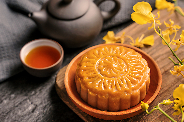 포토 JPG 해외이미지 꽃 검은배경 디저트 실내 사람없음 찻잔 찻주전자 월병 해외포토 식물 음식 백그라운드 주전자 잔 내부 과자 검은색 중국전통 파일형식 이미지허브