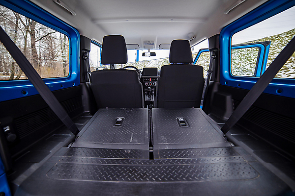 포토 JPG 해외이미지 디자인 여행 가방 교통시설 자동차 새로움 부츠 실내 사람없음 내부 경제 운전 짐 화물 오픈 큼 지역 보험 수하물 자동 해외포토 잡화 육상교통 교통 신발 컨셉 모션 운송업 크기 시설 파일형식 이미지허브