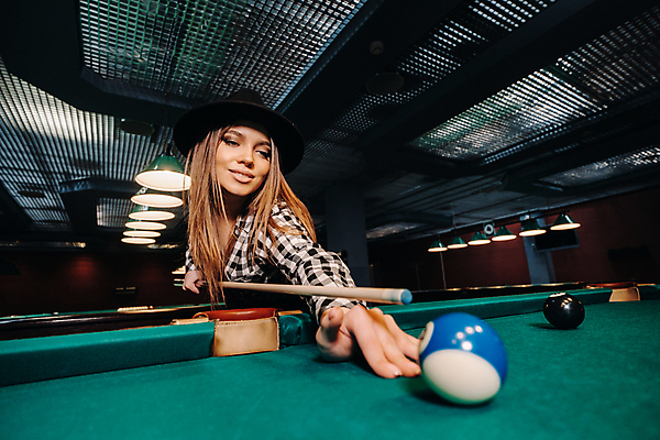 포토 JPG 해외이미지 모델 디자인 스포츠 백그라운드 셔츠 공 베개 자연 놀이 탁자 한명 취미 내부 장식 초록색 빛 컬러풀 뷰티 갈색 장비 게임 모서리 당구 질감 레이아웃 신호 플레이어 해외포토 1 컬러 가구 상의 침구 사람 구기 생태계 파일형식 이미지허브