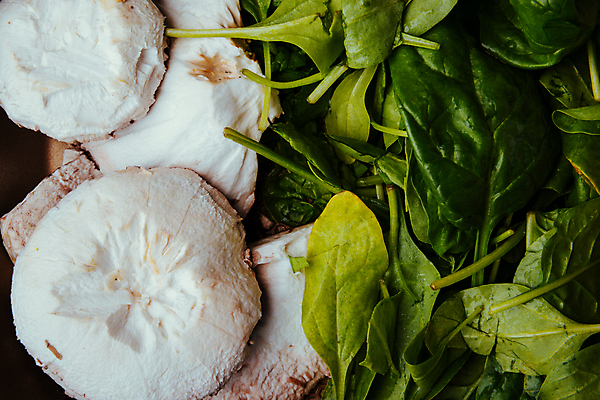 포토 JPG 해외이미지 접시 음식 잎 다이어트 토마토 채소 재료 양파 오이 치즈 건강 요리 사람없음 빨간색 초록색 노란색 식사 저녁식사 이탈리아 샐러드 흐름 신선 투명 액체 사발 황금 붓기 맛 아침식사 기름 상추 지중해 먹기 오브젝트 올리브 날것 후추 그리스인 내추럴 점심식사 스페인어 채식주의자 해외포토 서양인 식물 식기 열매 유럽 바다 컬러 컨셉 모션 유제품 사기그릇 향신료 채식 파일형식 이미지허브