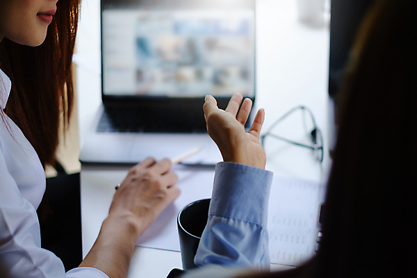 포토 JPG 해외이미지 직업 학생 교육 남자 음악 교실 학교 수업 거리 기술 실내 한명 안전 책 노트북 학습 스터디 독서 운동 쪽지 강사 교사 공책 시험 기록 가르침 그룹 강의 사이버 연습 대학교 온라인 동영상 가정교사 플레이어 혼혈 해외포토 1 문화예술 문구용품 건강 사람 내부 전자제품 다문화 파일형식 이미지허브