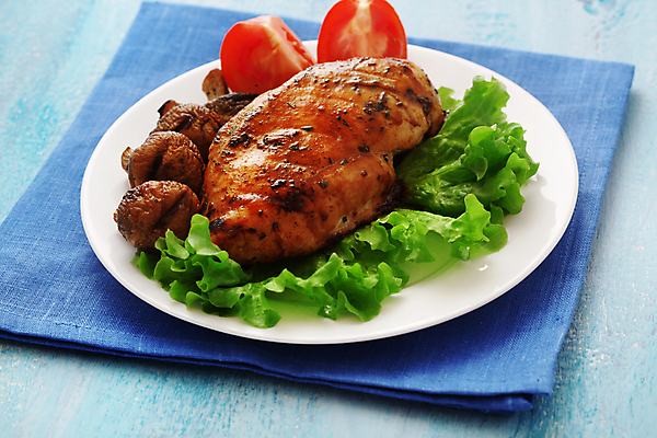 포토 JPG 해외이미지 라이프스타일 접시 음식 다이어트 토마토 채소 탁자 실내 건강 육류 요리 사람없음 초록색 파란색 식사 저녁식사 버섯 튀김 그릴 허브 묘사 준비 냅킨 영양분 정물화 나무배경 해외포토 식물 식기 컬러 가구 백그라운드 식재료 주방용품 내부 생활 그림 파일형식 이미지허브