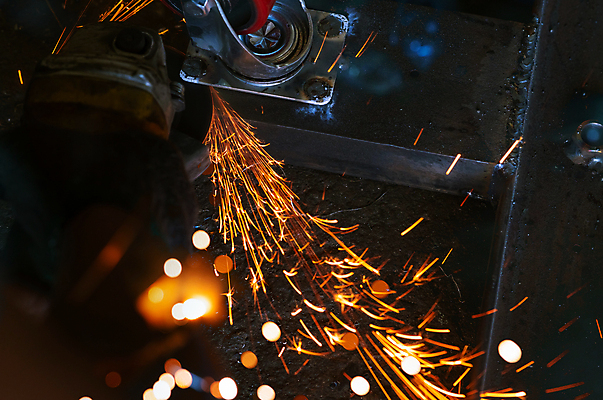 포토 JPG 해외이미지 실내 근접촬영 사람없음 빛 업무 연기 빛망울 불똥 절단기 철강 해외포토 뷰포인트 내부 기계 작업 파일형식 이미지허브