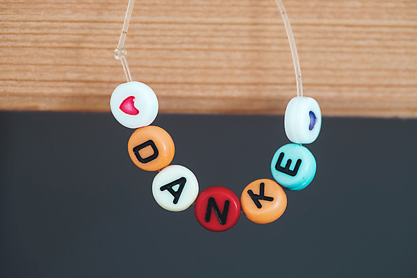 포토 JPG 해외이미지 관계 팔찌 선물 사람없음 친구 우정 감사 형제 감탄 손목보호대 해외포토 남자 감정 장신구 가족 파일형식 이미지허브