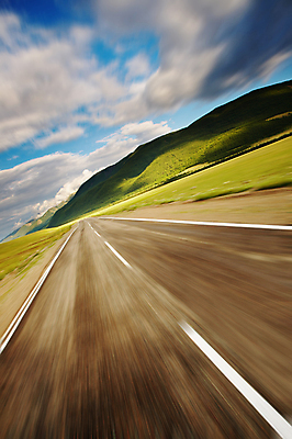 포토 JPG 해외이미지 구름 직업 도로 여행 이동 밭 모션 자연 하늘 추상 산 풍경 초원 사람없음 야외 초록색 여름 파란색 환경 손상 운전 고속도로 숲 아스팔트 언덕 속도 멀리 갸우뚱 루트 방법 블러 수평선 해외포토 레이스천 자연요소 계절 길 컬러 컨셉 무늬 농업 교통시설 직물 생태계 파일형식 이미지허브