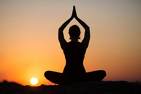 포토 JPG 해외이미지 백인 라이프스타일 계절 여자 실루엣 선 포즈 신체 요가 자연 휴가 휴식 건강 한명 사람 성인 야외 빛 운동 태양 평화 일출 어둠 일몰 새벽 에너지 영혼 저녁 집중 명상 윤곽 발리 해외포토 자연요소 서양인 1 웰빙 섬 컨셉 촬영기법 생활 노을 야간 생태계 인도네시아 파일형식 이미지허브