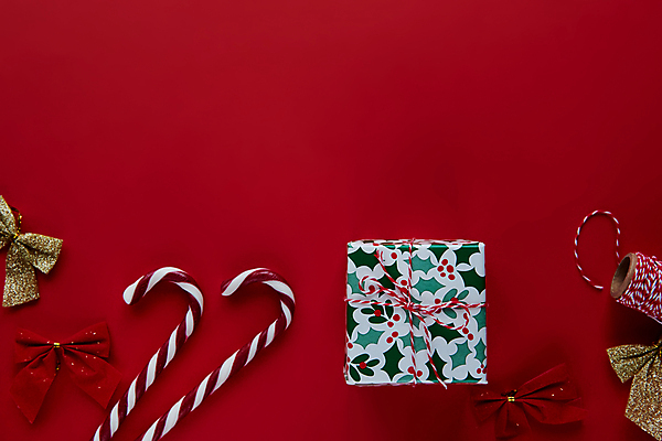 포토 JPG 해외이미지 나무 디자인 계절 별 리본 종이 컨셉 크리스마스 겨울 패턴 벽지 탁자 휴가 전등 프레임 선물 사람없음 장식 빨간색 상자 장난감 산타클로스 축제 흰색 나뭇가지 시골 축하 신용카드 연도 책상 레이아웃 엽서 머리위 꽃가루 패키지 전나무 구성 목업 플랫레이 클라우스 미니멀 국경 해외포토 자연요소 식물 기념일 컬러 가구 무늬 조명 금융 플랫 가루 편지 파일형식 이미지허브