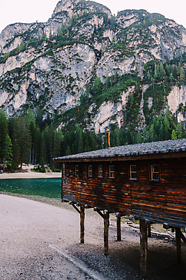 포토 JPG 해외이미지 공원 유럽 호수 여행 백그라운드 자연 하늘 산 주택 사람없음 야외 목재 초록색 물 수영 침묵 놀람 이탈리아 하이킹 보트 정상 숲 오두막 알프스 완벽 웅장함 인기 절정 해외포토 자연요소 나무 공공시설 감정 나라 컬러 컨셉 배_교통 재료 레저 표정 건물 소리 수상스포츠 생태계 파일형식 이미지허브
