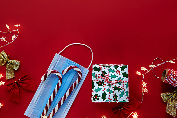 포토 JPG 해외이미지 나무 디자인 계절 별 리본 종이 컨셉 크리스마스 겨울 패턴 벽지 탁자 휴가 전등 프레임 선물 사람없음 장식 빨간색 상자 장난감 산타클로스 축제 흰색 나뭇가지 시골 축하 신용카드 연도 책상 레이아웃 엽서 머리위 꽃가루 패키지 전나무 구성 목업 플랫레이 클라우스 미니멀 국경 해외포토 자연요소 식물 기념일 컬러 가구 무늬 조명 금융 플랫 가루 편지 파일형식 이미지허브