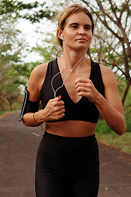 포토 JPG 해외이미지 나무 1 라이프스타일 계절 공원 여자 도로 음악 스포츠 여행 포즈 백그라운드 컨셉 잎 자연 건강 한명 사람 야외 초록색 스마트폰 운동복 달리기 조깅 노란색 헤드폰 신선 숲 달리기선수 혼자 스타일 해외포토 식물 옷 공공시설 길 컬러 음향기기 교통시설 모션 문화예술 생활 핸드폰 스마트기기 운동 생태계 육상선수 파일형식 이미지허브
