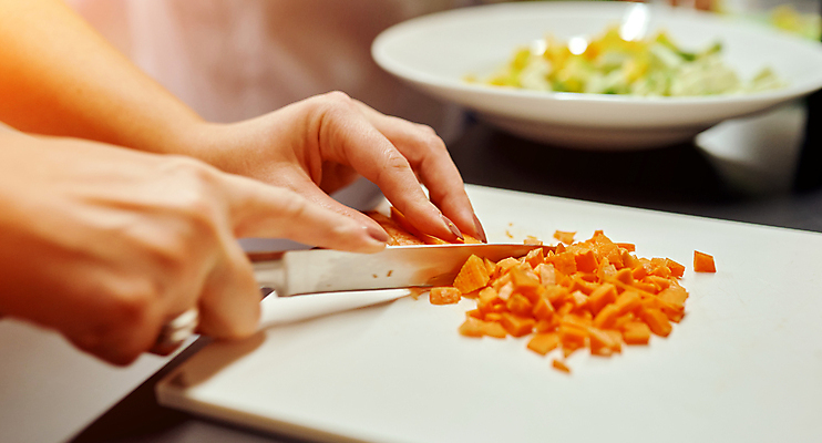 포토 JPG 해외이미지 라이프스타일 손 잡화 여자 음식 다이어트 토마토 채소 재료 손가락 관계 양파 주택 건강 요리 서기 사람 사람없음 목재 가로 초록색 파티 귀여움 주방 사진촬영 식사 당근 샐러드 신선 잡기 칼 맛 혼합 자르기 준비 유기농 만들기 레시피 채식주의자 해외포토 나무 웰빙 컬러 컨셉 모션 뿌리채소 이벤트 건물 생활 신체부위 촬영 채식 파일형식 이미지허브