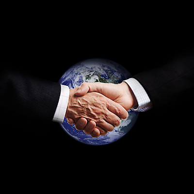 포토 JPG 해외이미지 손 남자 지구 컨셉 셔츠 2 비즈니스 악수 사람 성인 사람없음 파란색 글로벌 지구본 행성 거래 인사 비즈니스맨 심볼 계약 정리 환영 동맹 여의주 존경 해외포토 컬러 상의 손짓 신체부위 우주 예절 직장인 파일형식 이미지허브