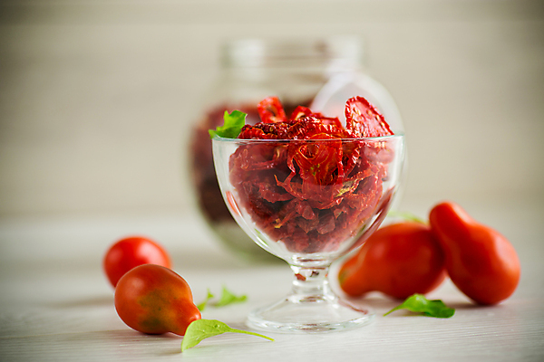 포토 JPG 해외이미지 접시 음식 조각 백그라운드 잎 겨울 토마토 채소 과일 재료 자연 탁자 건조 건강 요리 사람없음 목재 빨간색 빛 주방 식사 기댐 이탈리아 샐러드 흰색 시골 신선 양념 보호 정상 먹기 향신료 준비 유기농 흙더미 내추럴 채식주의자 치유 핸드메이드 탈수 비건 맛있는 해외포토 나무 식물 식기 웰빙 계절 유럽 컬러 가구 컨셉 모션 흙 생태계 채식 향미료 파일형식 더미 이미지허브