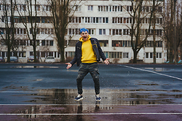 포토 JPG 해외이미지 주간 전신 모델 라이프스타일 헤어스타일 응시 남자 행복 감정 스포츠 포즈 청소년 날씨 한명 서기 미소 웃음 취미 야외 건물 가로 캐주얼 파란색 경기장 봄 산책 기쁨 도시 즐거움 웅덩이 지역 개성 성격 해외포토 자연요소 1 건축물 시선 옷 계절 컬러 스포츠시설 모션 휴식 표정 사람 생활 파일형식 이미지허브