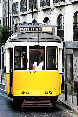 포토 JPG 해외이미지 유럽 여행 창문 자동차 하늘 거리 사람없음 여름 도시풍경 태양 노란색 맑음 골동품 바위 흰색 도시 도심 포르투갈 생태계 출퇴근 전차 일반 천연기념물 구역 리스본 생태학 선로 옛날 해외포토 자연요소 계절 교육 나라 육상교통 컬러 비즈니스 날씨 대중교통 풍경 돌_바위 파일형식 이미지허브