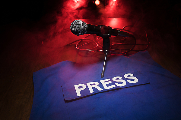 포토 JPG 해외이미지 직업 라이프스타일 백그라운드 컨셉 통신 회의 이벤트 사람없음 빛 디지털 텔레비전 어둠 소리 장비 정보 조끼 메시지 기자 뉴스 사진사 마이크 보고서 면접 라디오 오디오 방송 언론 리포터 일반 격파 채널 출판 해외포토 음향기기 비즈니스 모션 생활 전자제품 외투 작가 파일형식 이미지허브