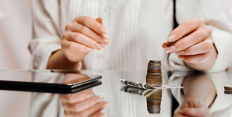 포토 JPG 해외이미지 나무 식물 손 남자 백그라운드 컨셉 돈 비즈니스 통신 유리 탁자 한명 목재 금융 경제 세트 알약 쌓기 동전 저축 성장 기둥 비즈니스맨 항아리 신용카드 시장 재산 황금 투자 상업 이익 월급 더블 비용 해외포토 1 건축 가구 재료 모션 재질 사람 신체부위 약 직장인 도자기 파일형식 이미지허브