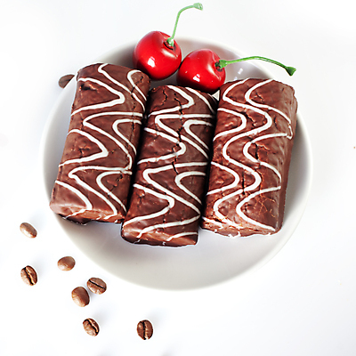 포토 JPG 해외이미지 접시 음료 음식 과일 탁자 디저트 콩 사탕 사람없음 갈색 케이크 초콜릿 흰색 체리 아침식사 굽기 정사각형 백자 억울 부족함 해외포토 도형 식기 감정 컬러 가구 컨셉 곡류 식사 도자기 구이 파일형식 이미지허브