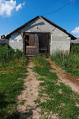 포토 JPG 해외이미지 식물 외관 벽 백그라운드 농업 건축양식 자연 하늘 지붕 날씨 주택 사람없음 야외 건물 목재 초록색 농장 기계 손상 수확 시골 도시 역사 버리기 부식 외양간 깨짐 밭일 소비에트 수목 썩음 옛날 해외포토 나무 건축물 건축 산업 컬러 컨셉 재료 모션 생태계 파일형식 이미지허브
