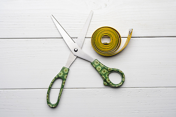 포토 JPG 해외이미지 컨셉 다이어트 탁자 줄자 건강 식이요법 사람없음 목재 흰색 쌍 자르기 하락 먹기 계량기 해외포토 나무 컬러 가구 재료 모션 자 파일형식 이미지허브