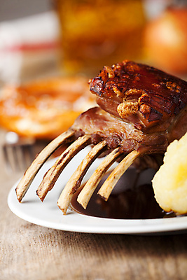 포토 JPG 해외이미지 접시 음식 백그라운드 뼈 감자 맥주 육류 사람없음 목재 빨간색 식사 어둠 샐러드 머그컵 돼지 맛 그릴 굽기 피부 양배추 신발장 입가심 바이에른 해외포토 나무 식기 컬러 컨셉 채소 식재료 재료 포유류 주방용품 주류 독일 신체부위 컵 구이 파일형식 이미지허브