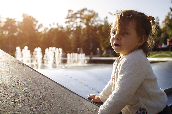 포토 JPG 해외이미지 백인 라이프스타일 공원 여자 꽃 행복 얼굴 어린이 밭 가족 자연 휴식 건강 한명 웃음 사람 야외 초록색 노란색 정원 맑음 봄 기쁨 흰색 아기 달콤 숲 작음 분수 걸음마 돌봄 해외포토 서양인 식물 1 계절 공공시설 감정 컬러 컨셉 농업 관계 모션 날씨 표정 생활 신체부위 맛 크기 생태계 파일형식 이미지허브