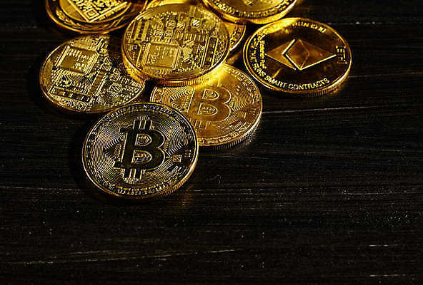 포토 JPG 해외이미지 컨셉 돈 인터넷 사람없음 금융 글로벌 노란색 디지털 동전 검은색 자료 어둠 성장 황금 고급 암호 정상 강의 발굴 심볼 리더 투자 상승 전자 가치 고립 가상 해외포토 컬러 비즈니스 경제 재산 파일형식 이미지허브