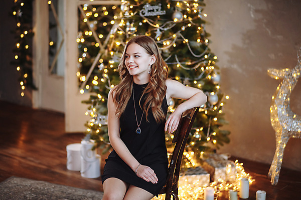 포토 JPG 해외이미지 나무 여자 행복 안경 얼굴 어린이 백그라운드 크리스마스 겨울 공 휴가 전등 새해 사랑 한명 사람 장식 빛 크리스마스트리 귀여움 축제 화환 기쁨 축하 우아함 기적 연도 스웨터 크리스마스이브 화상 가문비나무 해외포토 식물 1 잡화 계절 기념일 꽃 감정 컨셉 상의 조명 신체부위 상처 파일형식 이미지허브