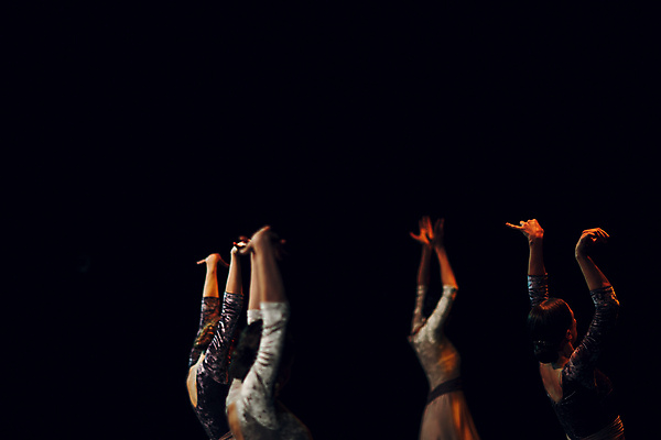 포토 JPG 해외이미지 전통 드레스 옷 여자 문화 음악 모션 미술 사람없음 야외 빨간색 컬러풀 뷰티 축제 공연 연주자 댄서 무대 축하 춤 사회 스페인 우아함 민화 스페인어 집시 플라멩코 해외포토 직업 유럽 예술 컬러 컨셉 문화예술 사람 이벤트 음악가 세계문화유산 그림 공동체 파일형식 이미지허브