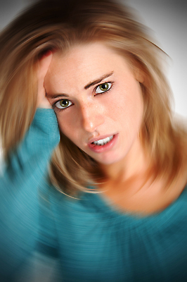 포토 JPG 해외이미지 학생 여자 얼굴 스트레스 건강 피곤 한명 알약 머리 고통 환자 열 질병 불안 고민 걱정 두통 문제 고립 돌봄 불면증 어려움 우울증 진통제 트러블 편두통 해외포토 1 감정 컨셉 의학 모션 사람 신체부위 약 파일형식 이미지허브