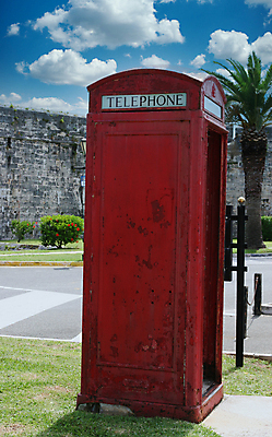 포토 JPG 해외이미지 공원 통신 사람없음 빨간색 스마트폰 수확 골동품 전화기 복고 부스 사생활 옛날 해외포토 공공시설 컬러 농업 핸드폰 스마트기기 파일형식 이미지허브