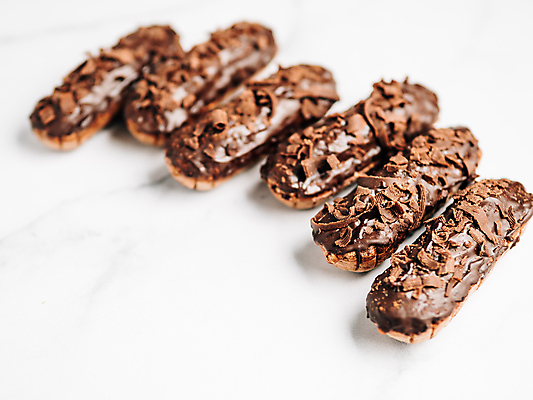 포토 JPG 해외이미지 디저트 사람없음 아웃포커스 달콤 흰배경 대리석 에클레어 해외포토 음식 백그라운드 재료 촬영기법 흰색 맛 파일형식 이미지허브