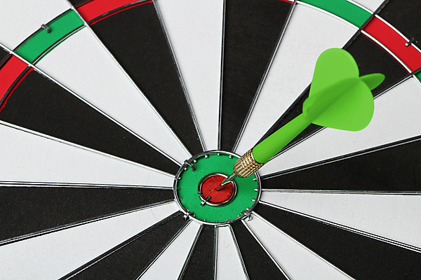 포토 JPG 해외이미지 1 스포츠 성공 화살 사람없음 게임 우승 원형 목표 방향 다트판 다트 흰배경 점수 고립 강조 해외포토 도형 백그라운드 컨셉 놀이 흰색 최고 파일형식 이미지허브