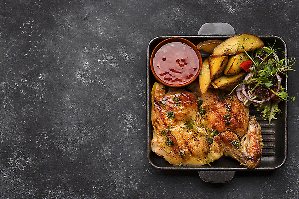 포토 JPG 해외이미지 음식 백그라운드 크리스마스 부분 감자 패스트푸드 육류 요리 사람없음 식사 저녁식사 치킨 샐러드 튀김 껍질 뜨거움 황금 맛 그릴 바비큐 케첩 굽기 피부 향신료 깊이 맛있는 해외포토 기념일 컨셉 채소 식재료 주방용품 신체부위 소스_음식 인스턴트 구이 닭고기요리 향미료 파일형식 이미지허브