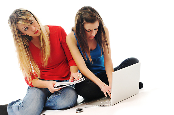 포토 JPG 해외이미지 학생 라이프스타일 여자 교육 행복 2 인터넷 비즈니스 학교 가족 갈색머리 함께함 대화 사람 성인 사람없음 10대 노트북 스마트폰 컴퓨터 사무실 유행 흰색 작업 도움 연결 토론 무선전화기 고객 서비스 컨설턴트 온라인 언니 거짓말 고립 지원 피어싱 헬프 스타일 해외포토 헤어스타일 감정 컬러 컨셉 장신구 관계 청소년 말하기 생활 전자제품 핸드폰 스마트기기 전문직 전화기 상담 자매 파일형식 이미지허브