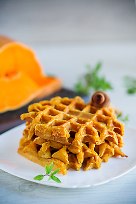 포토 JPG 해외이미지 접시 호박 사람없음 나무바닥 와플 해외포토 식기 채소 디저트 바닥 파일형식 이미지허브