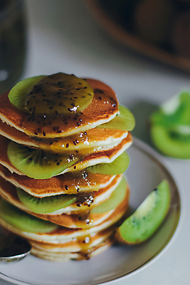 포토 JPG 해외이미지 전통 음식 백그라운드 겨울 과일 휴가 디저트 기념 키위 요리 사람없음 식당 요리사 카페 흰색 축하 닫기 달콤 맛 아침식사 잼 설탕 먹기 파인애플 기회 잔치 브런치 레시피 칼로리 팬케이크 러시아인 특별함 핸드메이드 화요일 카피스페이스 맛있는 안락 해외포토 서양인 직업 계절 컬러 컨셉 모션 케이크 상점 식사 공백 소스_음식 열대과일 요일 파일형식 이미지허브